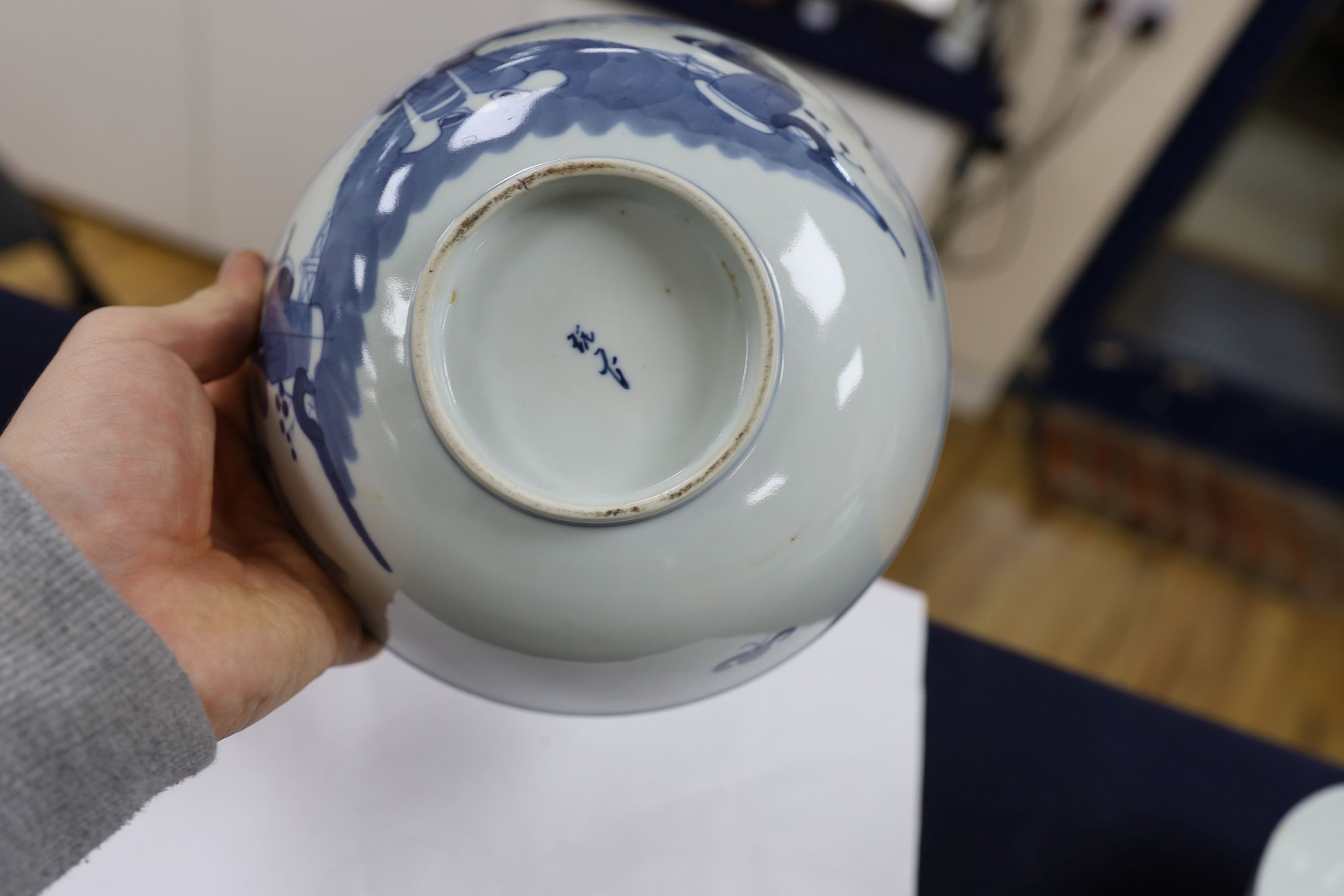 A collection of seven Chinese blue and white bowls 18cm